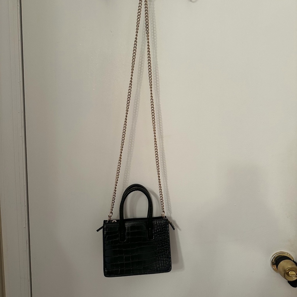 Elegant Dark Green Faux Croc-Embossed Handbag - Picture 2 of 8